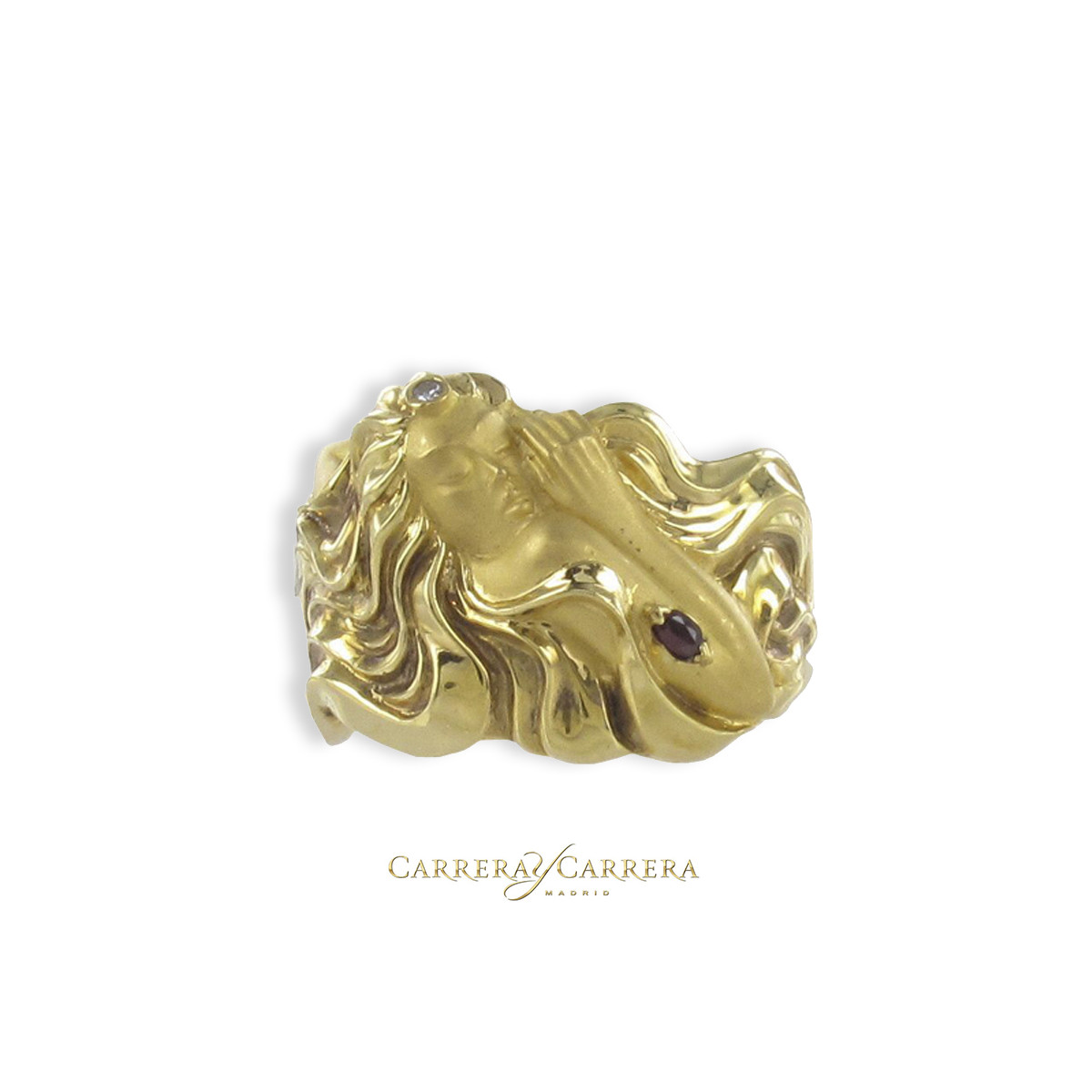 WOMAN WIDE GOLD RING WITH MANE
