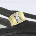 ANILLO ORO TEXTURIZADO Y DIAMANTES