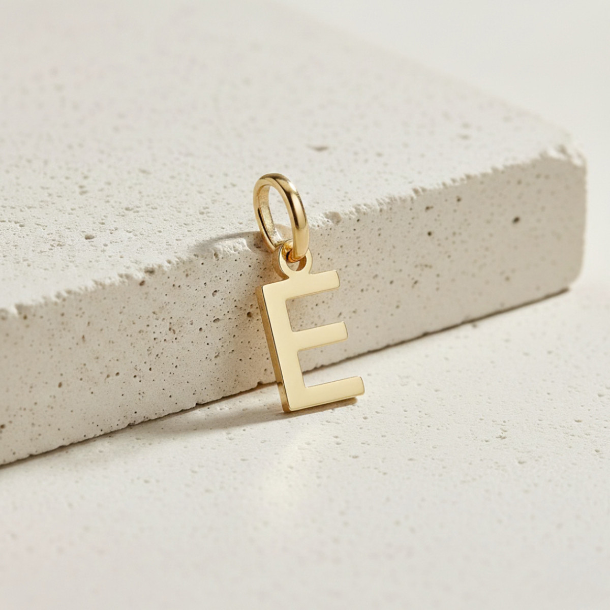 COLGANTE ORO INICIAL E PEQUEÑA