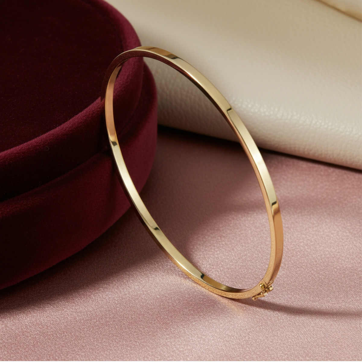 18 CARAT GOLD BRACELET
