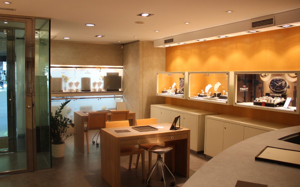 Interior of Zapata Joyeros jewelry and watch store on Carrer Buenos Aires 60, Barcelona