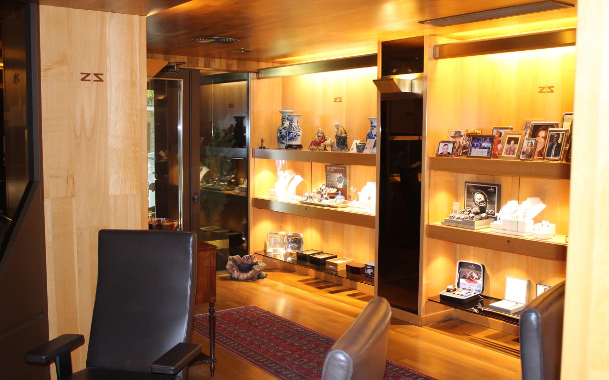 Interior de la joieria Zapata Joyeros al carrer Mandri 20, Barcelona