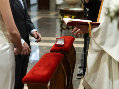 Cómo elegir las alianzas de boda: guía de un joyero